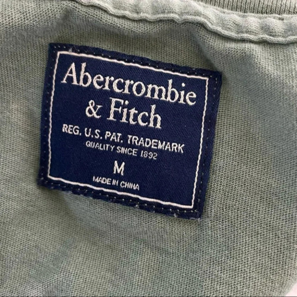 Abercrombie & Fitch M acid washed army green distressed T-shirt - Picture 4 of 6